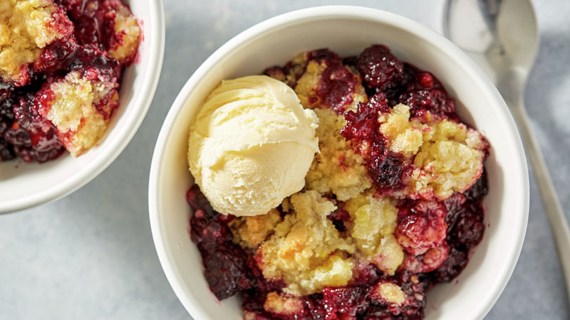 Easy Blackberry Cobbler