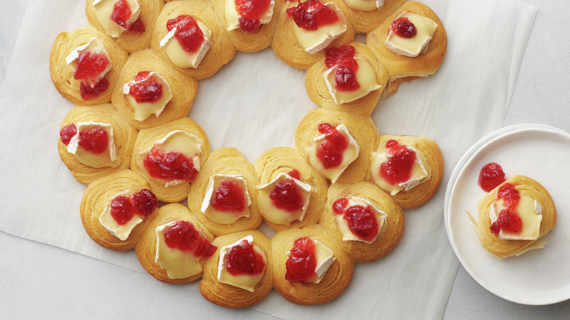 Cranberry-Brie Crescent Wreath