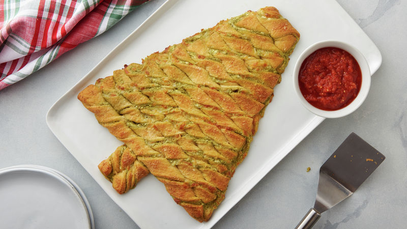 Cheesy Pesto Crescent Christmas Tree
