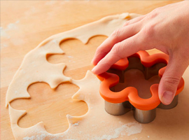 MiniCreamCheeseJamFlowerTarts