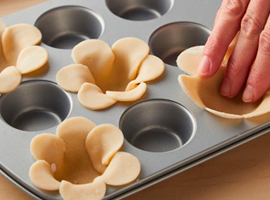 MiniCreamCheeseJamFlowerTarts