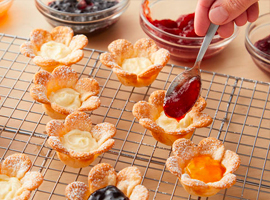 MiniCreamCheeseJamFlowerTarts