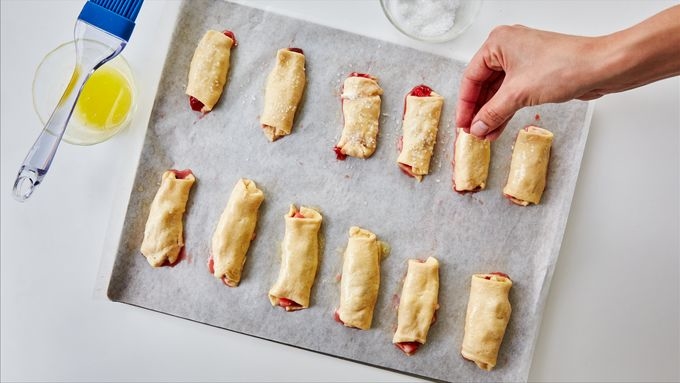 Strawberry Cheesecake Crescent Roll-ups