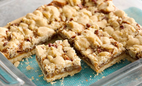 5-Ingredient Salted Caramel Crumble Bars