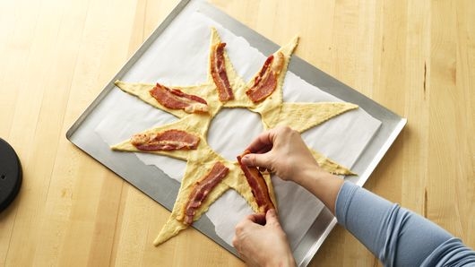 Bacon, Egg and Cheese Brunch Ring