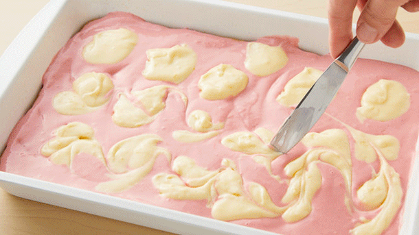 Raspberry-Lemonade Cheesecake Swirl Bars