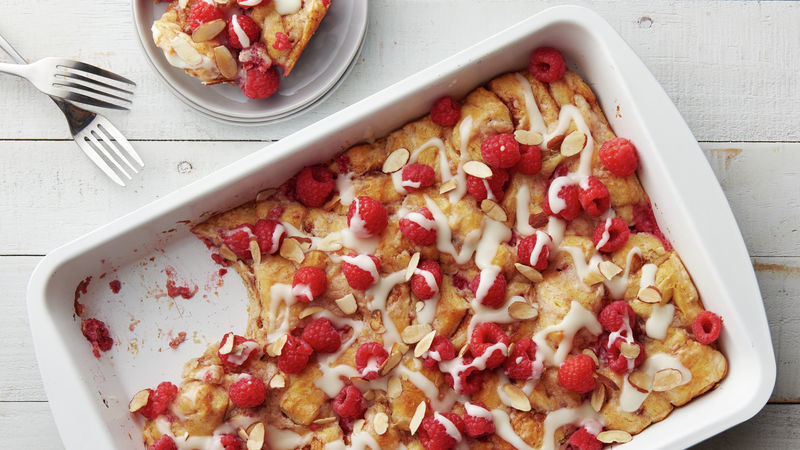 5-Ingredient Raspberry-Cream Cheese Cinnamon Roll Breakfast Bake