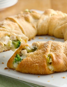 Cheesy Chicken And Broccoli Crescent Ring