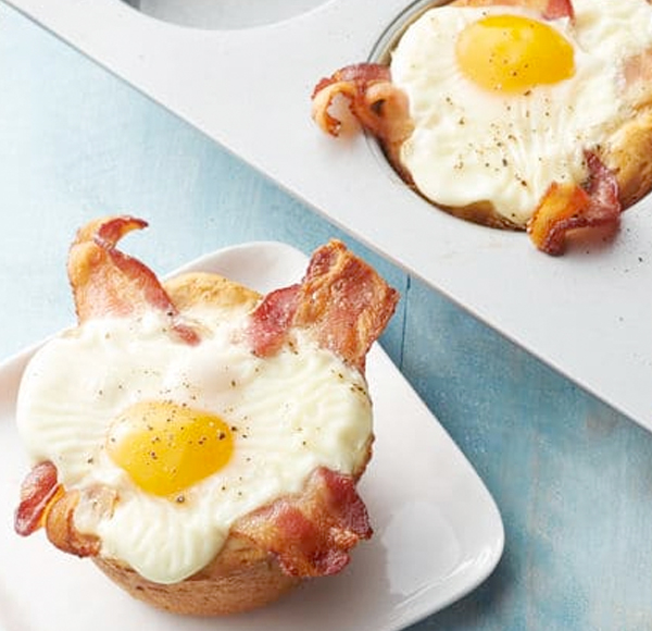 Easy Bacon and Egg Biscuit Cups