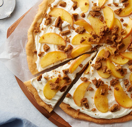 Apple-Gingersnap Crumble Cookie Pizza