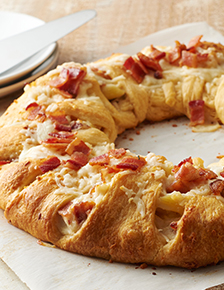 Chicken-Bacon Alfredo-Stuffed Crescent Ring
