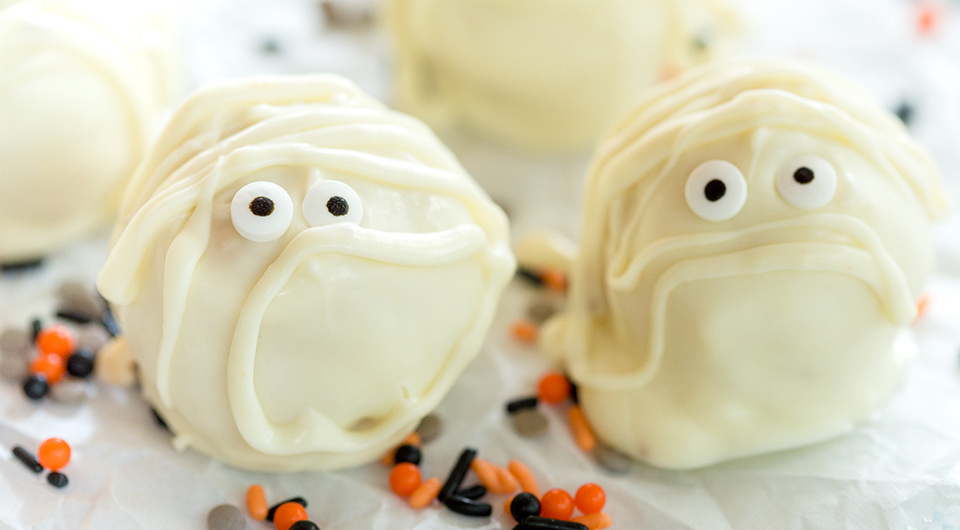 Mummy Cake Balls