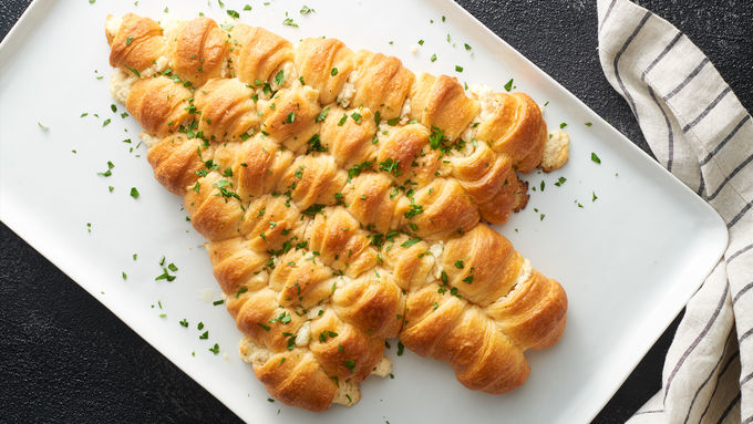 Pull-Apart Crescent Christmas Tree