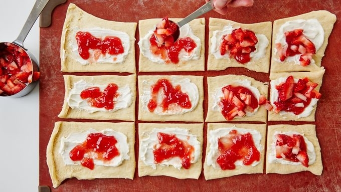 Strawberry Cheesecake Crescent Roll-ups