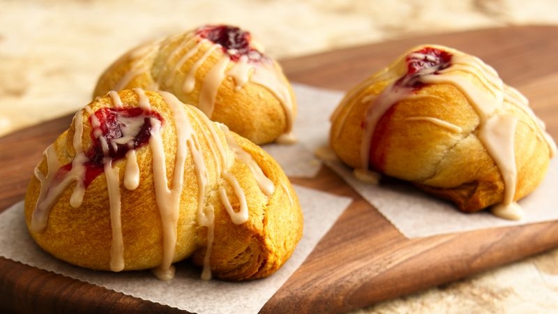 1975: Easy Crescent Danish Rolls