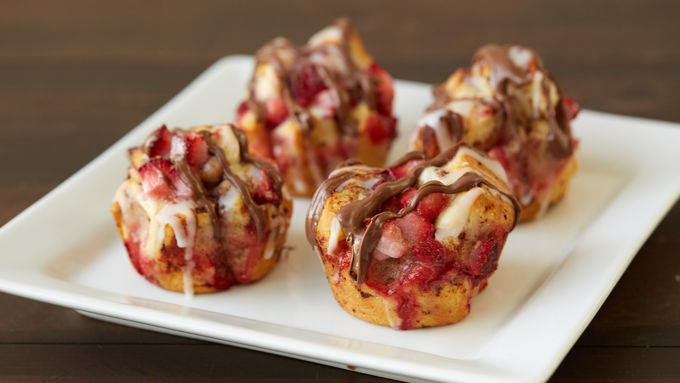 Nutella® Strawberry Mini Monkey Breads