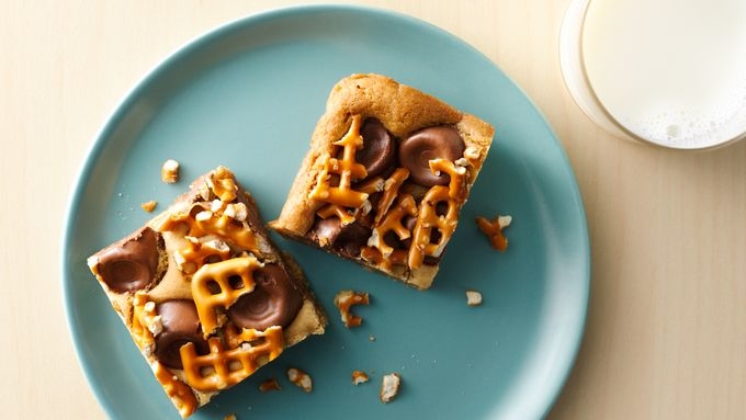 Gooey Chocolate Caramel-Peanut Butter Bars