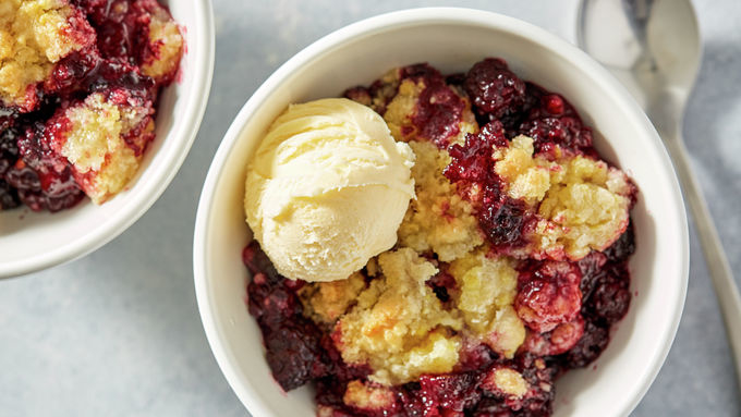 Easy Blackberry Cobbler