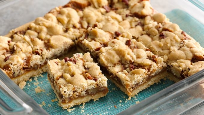 5-Ingredient Salted Caramel Crumble Bars